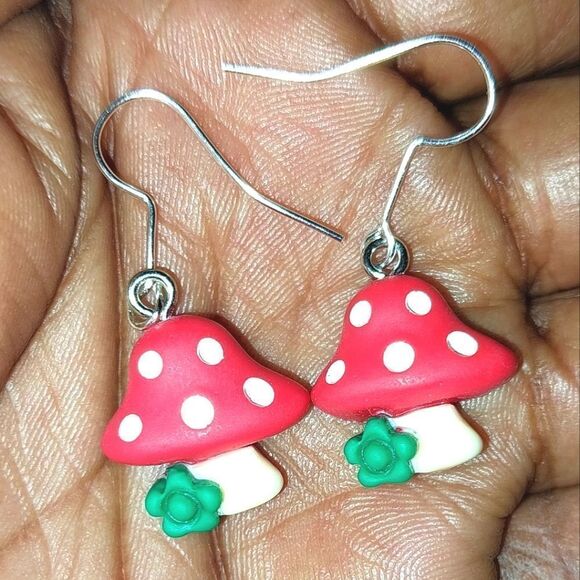 Super cute, colorful, fun earrings - Picture 3 of 4